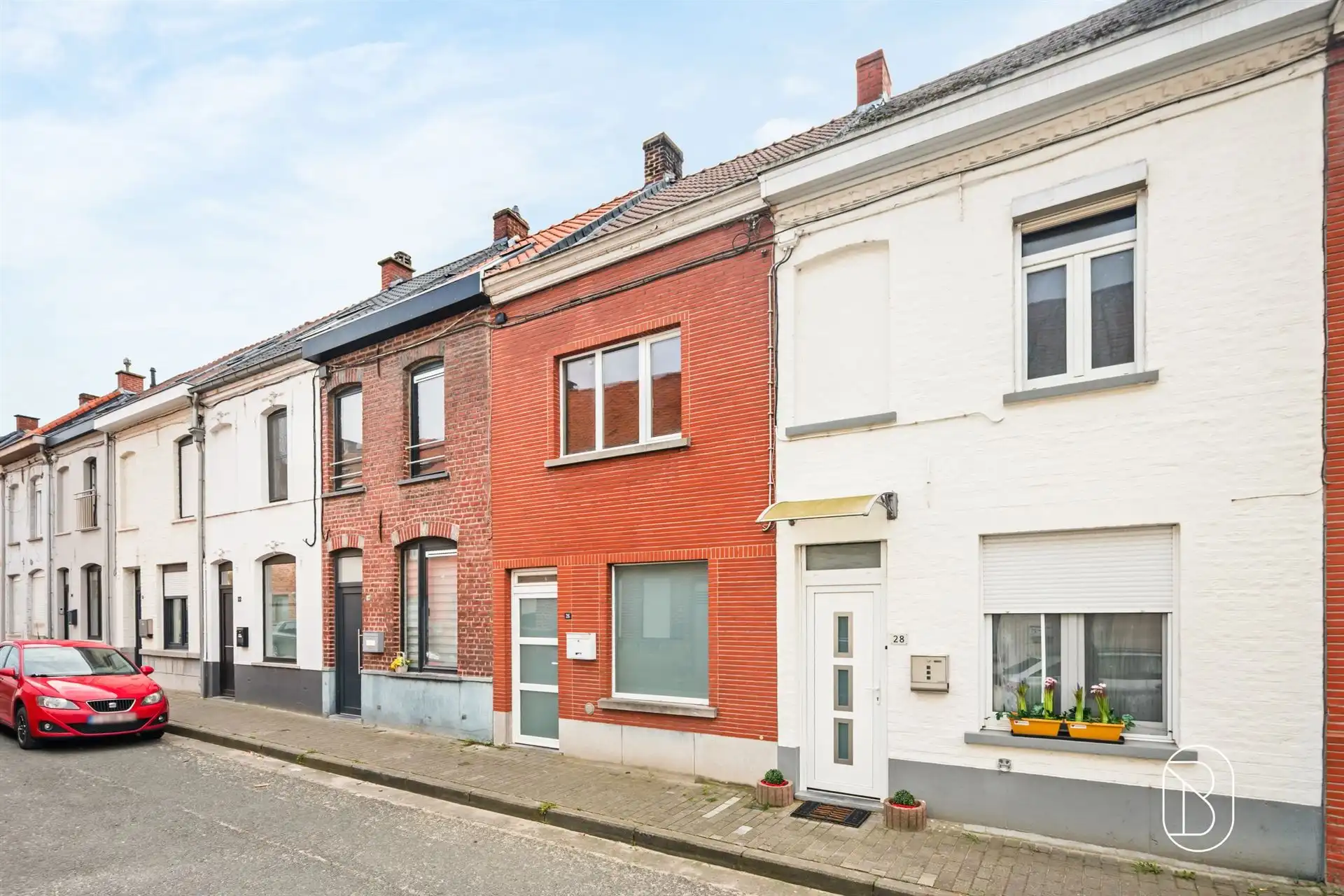 Rijwoning met 3 slaapkamers en koer! foto 2