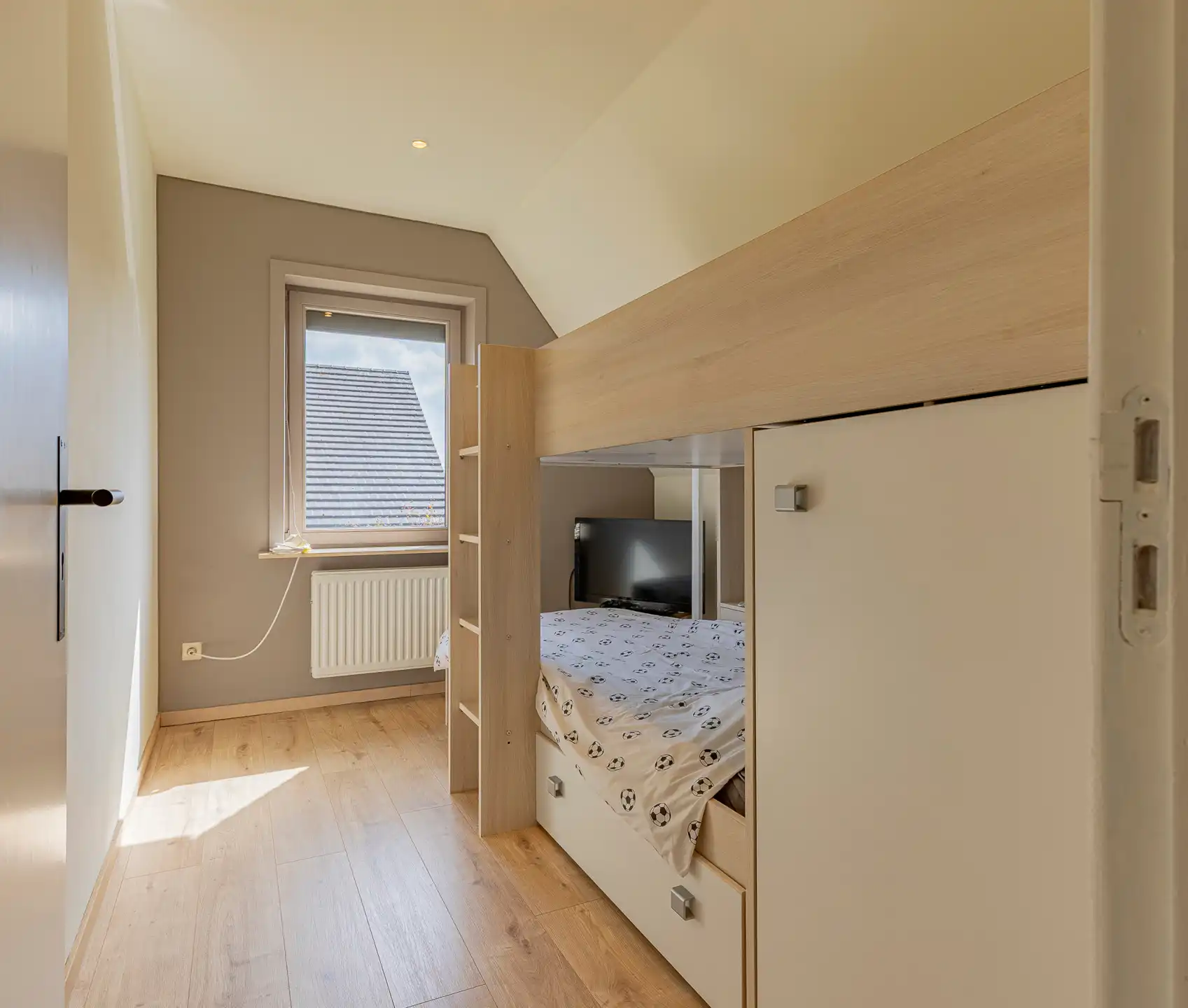RONSE - Instapklare woning met  3 slpks en mooie tuin foto 15