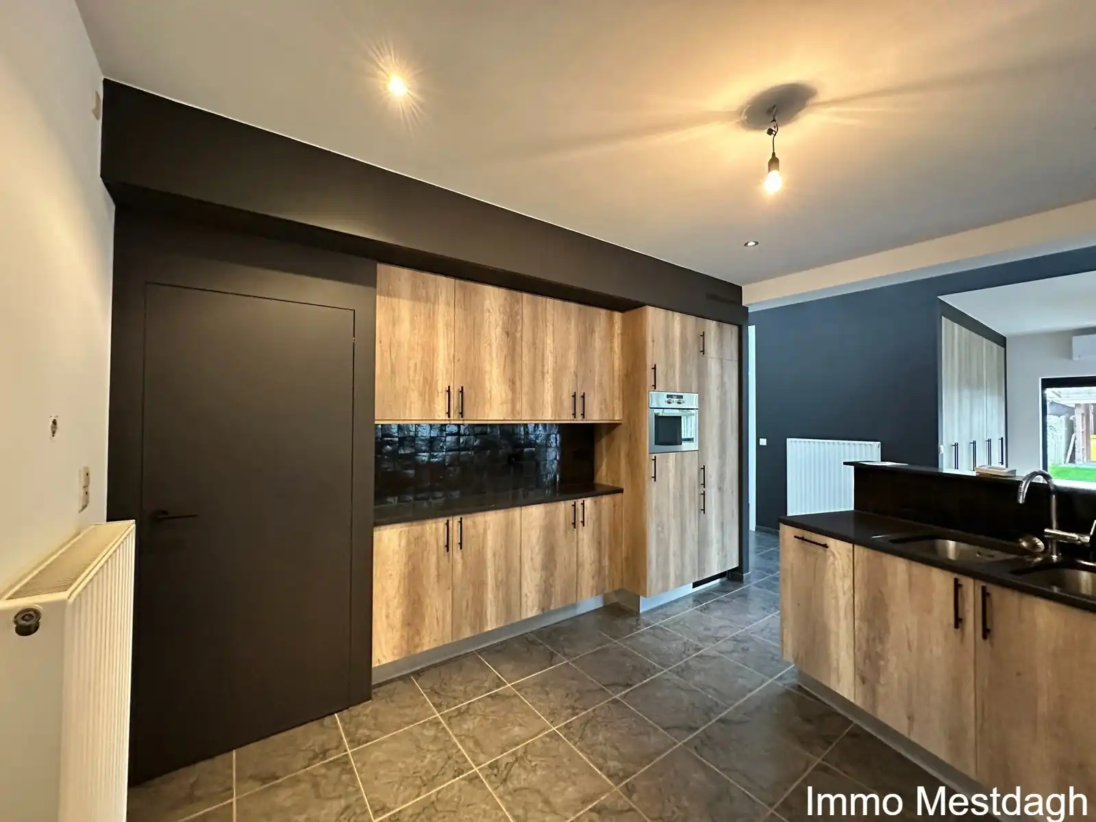 Gerenoveerde instapklare woning met tuin & terras & garages foto 10