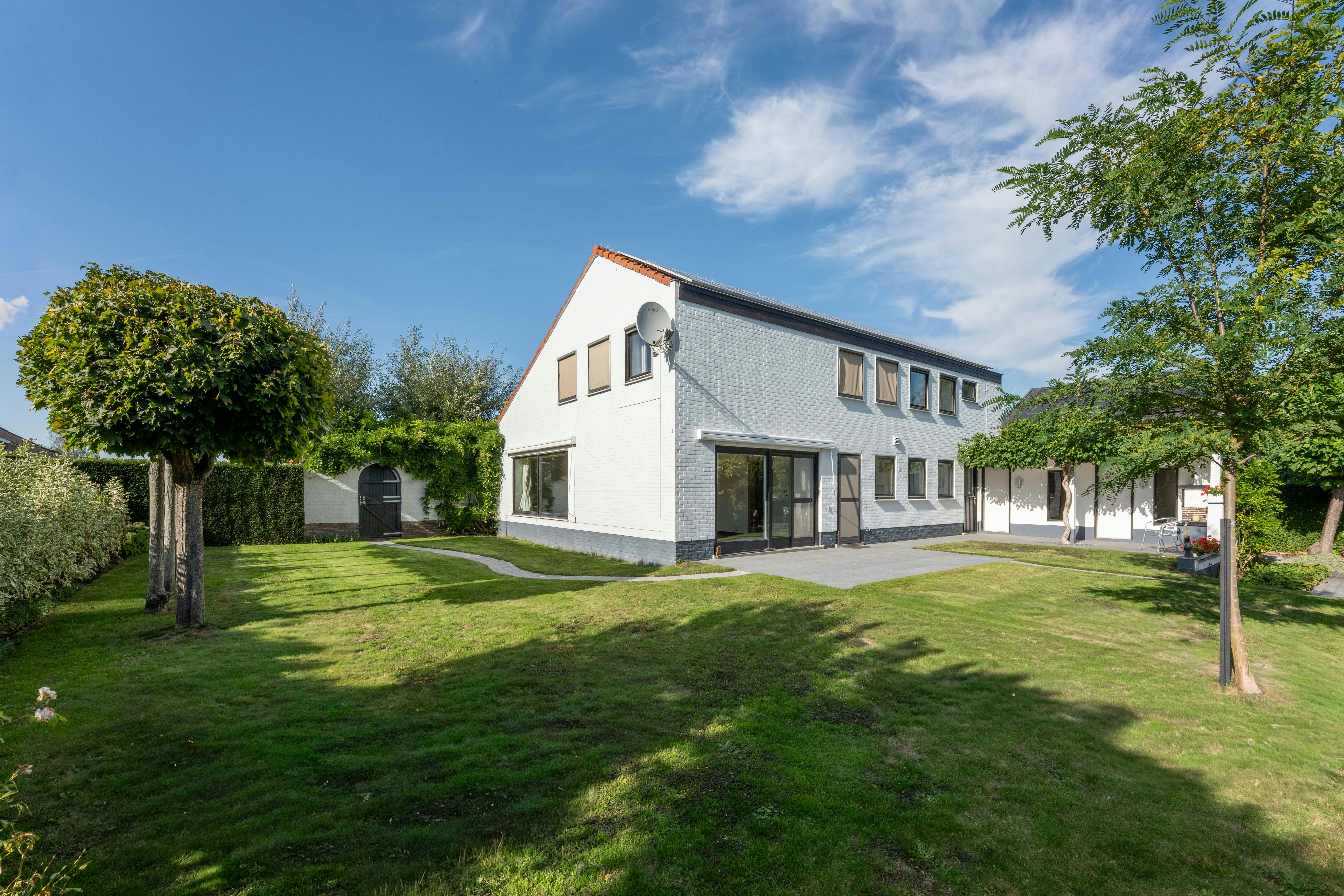 Vrijstaande villa met potentieel in Merellaan te Kortrijk foto 3