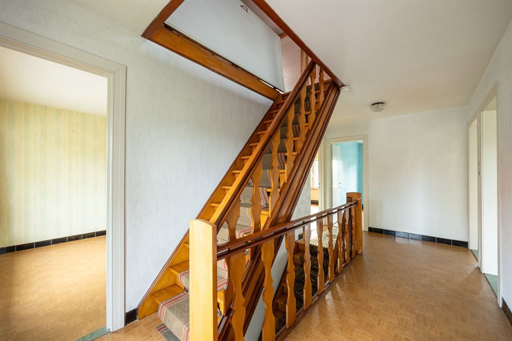 Karaktervolle woning met veel potentieel foto 28