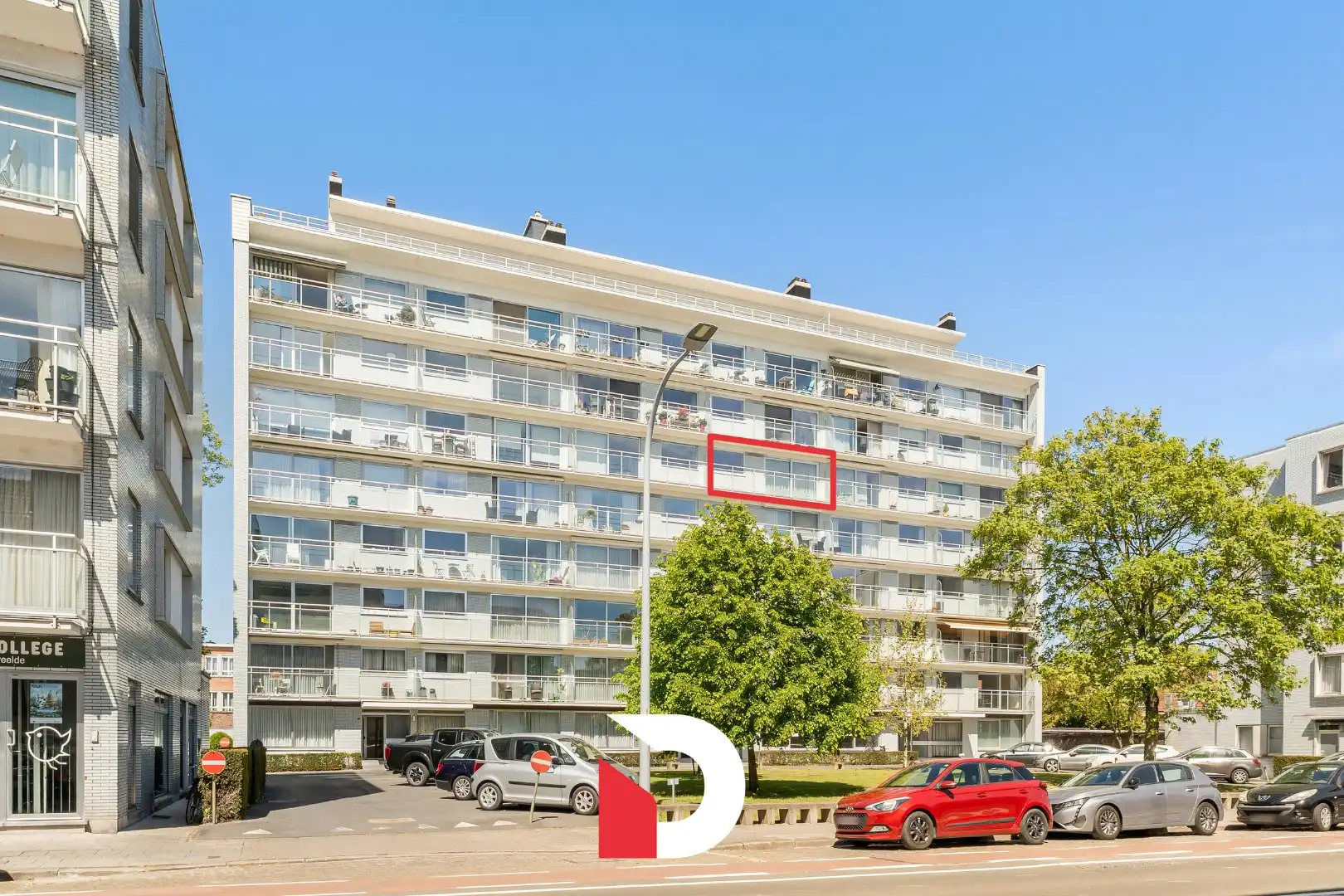 Aangenaam en lichtrijk app. op 5de verdiep met 2 slk.'ers op een toplocatie nabij het centrum van Brugge. foto 2