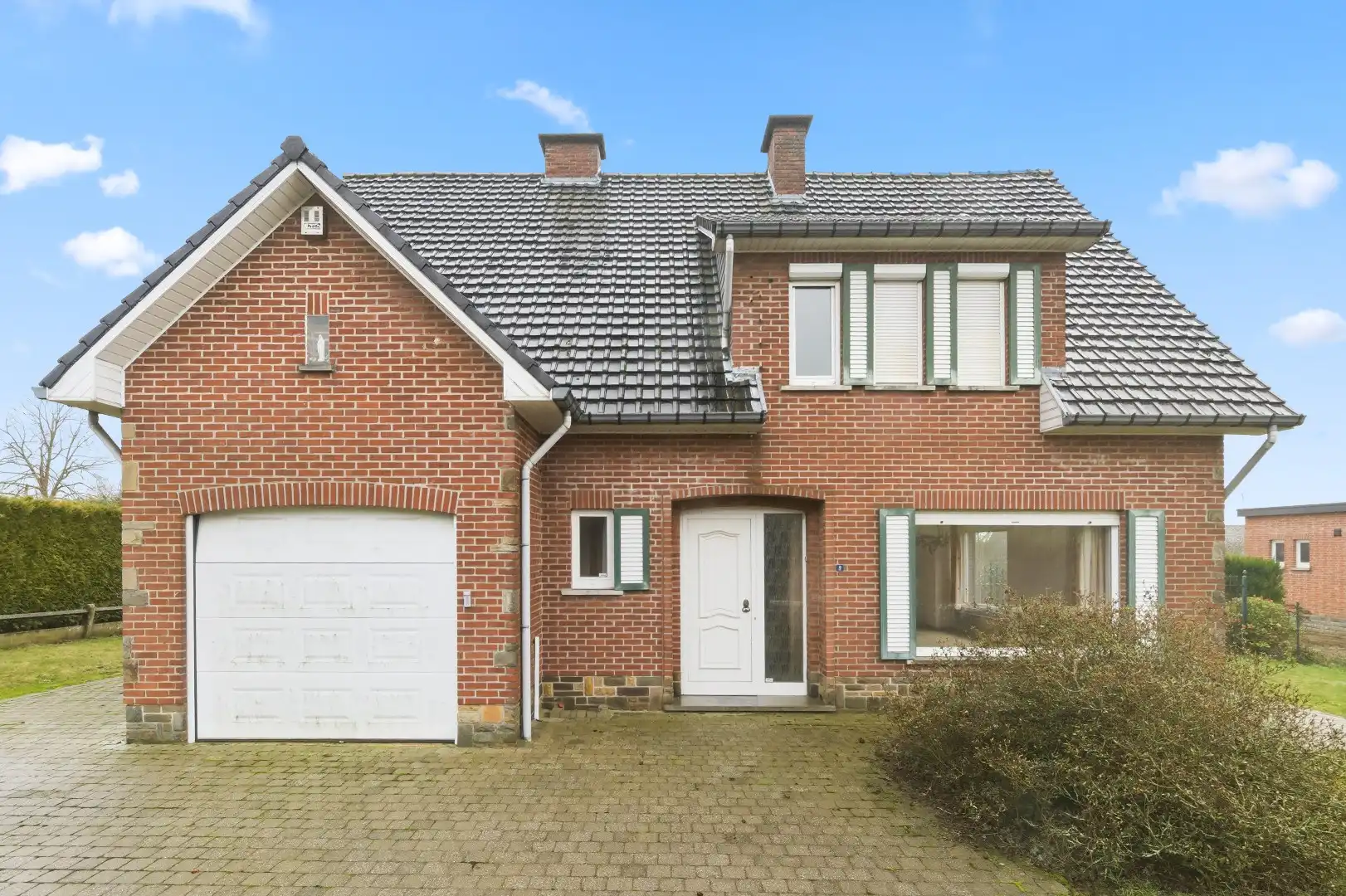 Te renoveren open bebouwing met veel ruimte en oppervlakte te Lubbeek foto 2