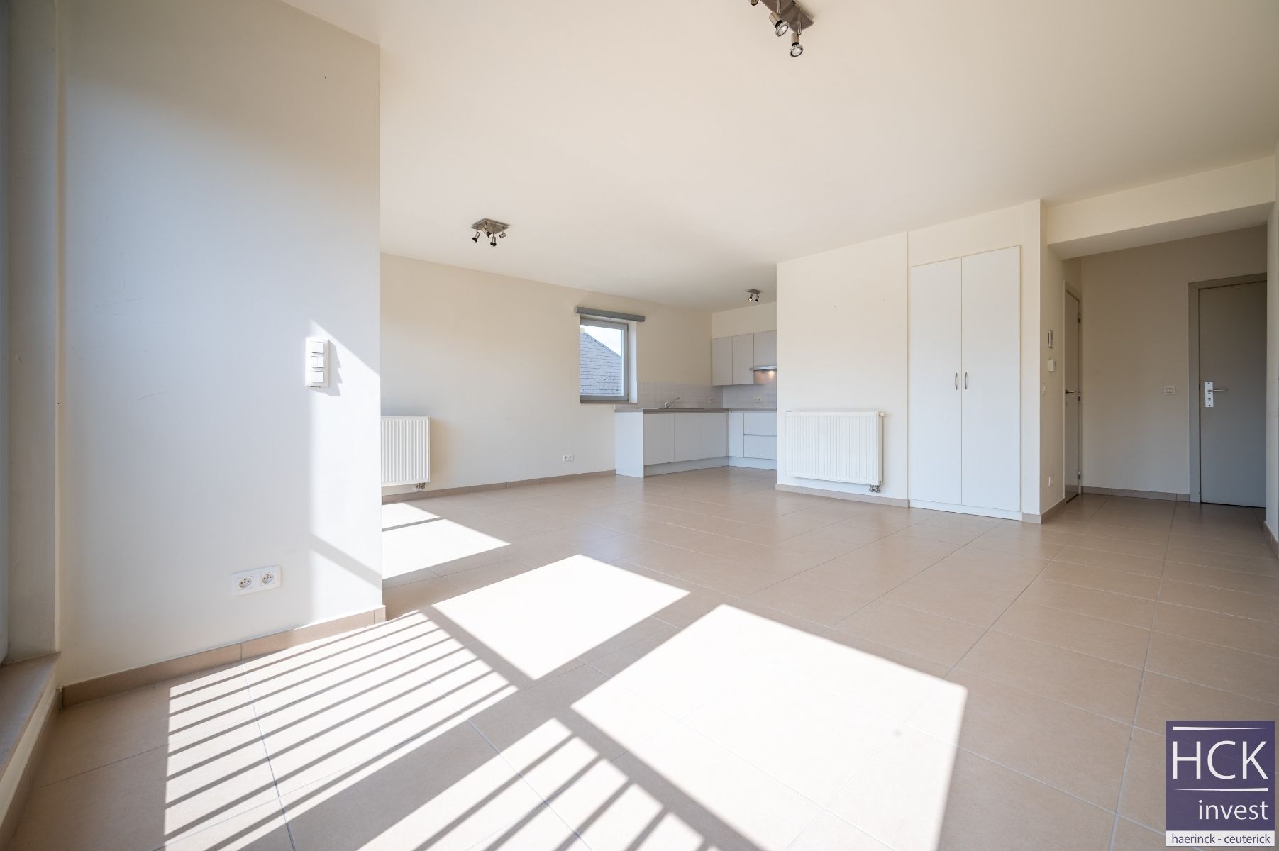 KRUISHOUTEM -  Instapklaar 1-SLPK. appartement met terras én carport foto 5