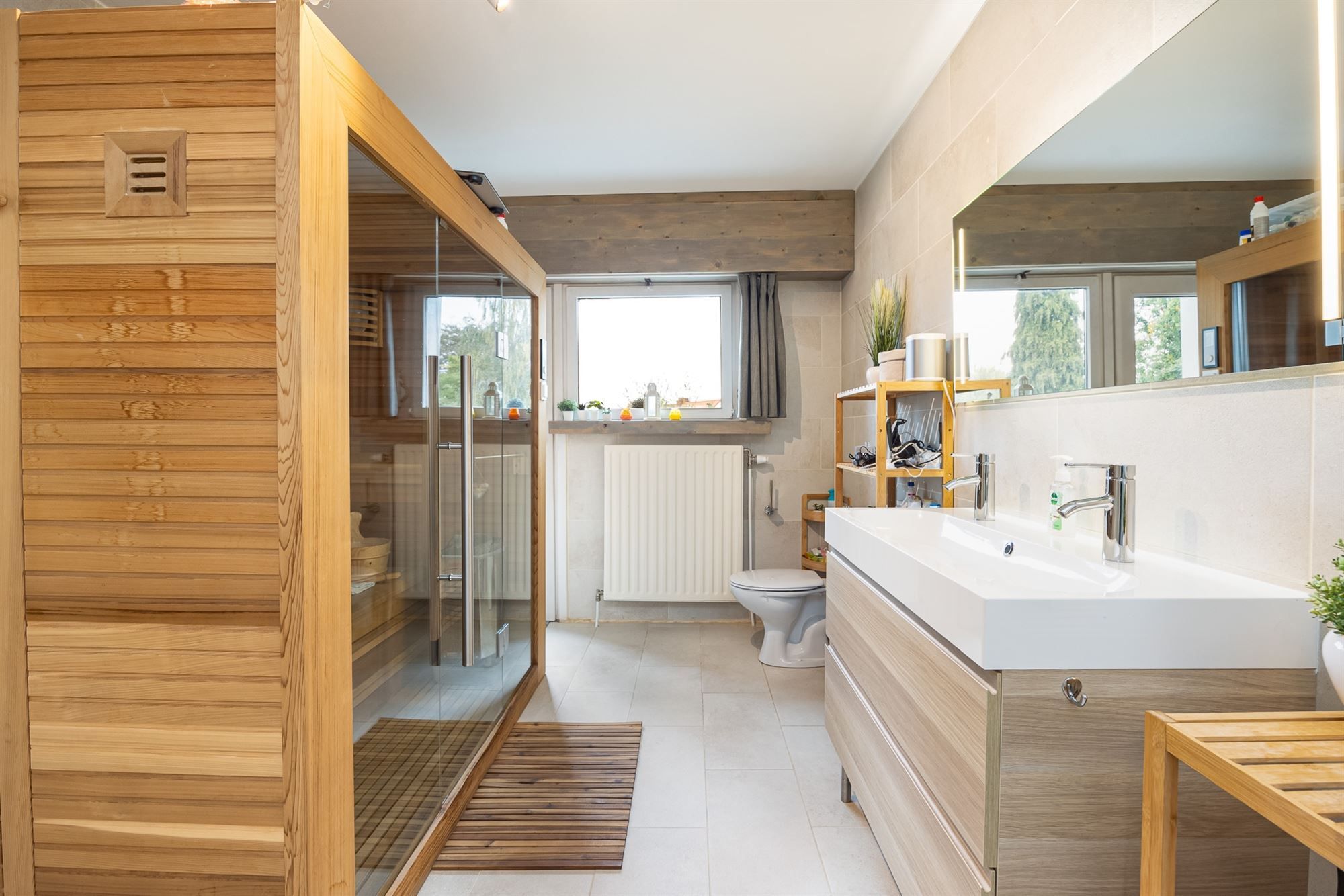 Instapklare, energiezuinige woning met ruime tuin en zwembad foto 13