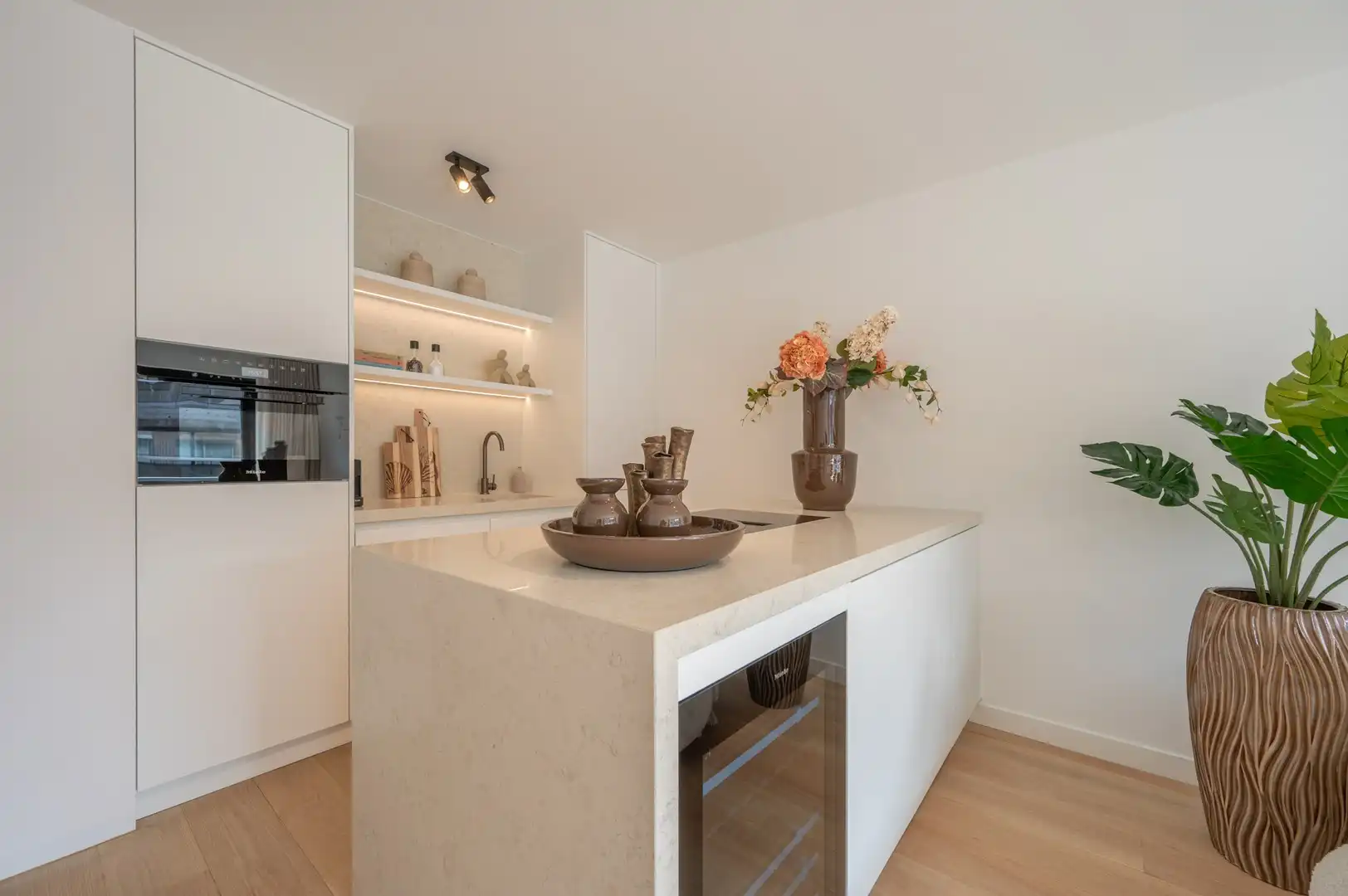 Prachtig en lichtrijk appartement op enkele stappen van de Dumortierlaan. foto 9