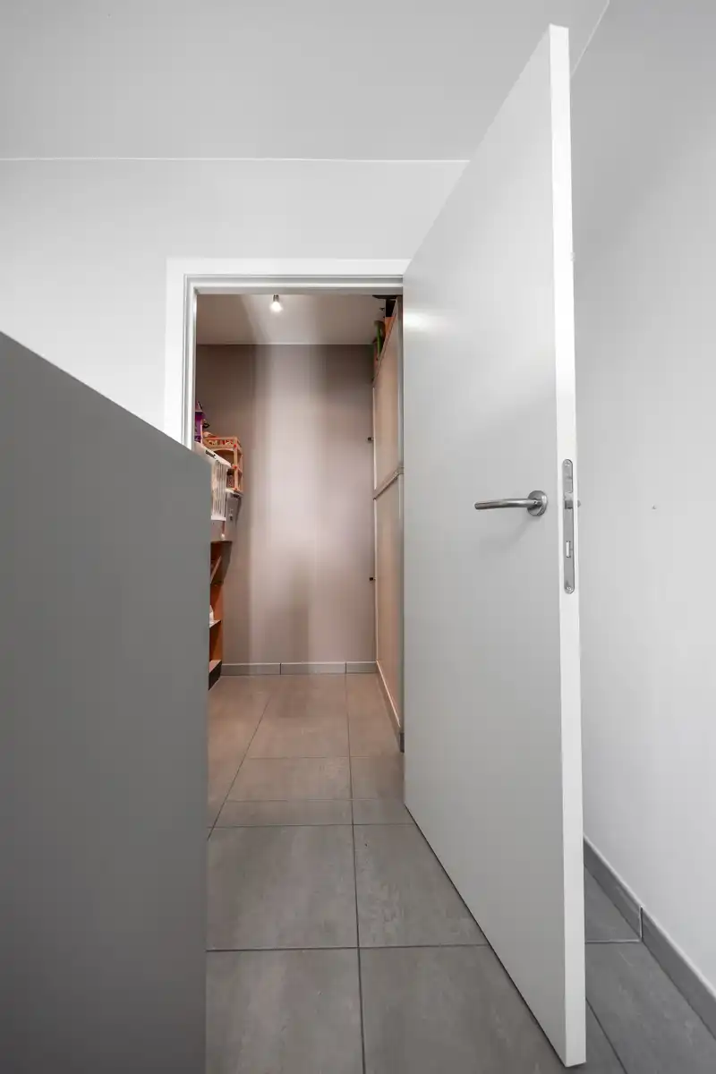 Centraal gelegen, energiezuinige gezinswoning met zwembad  foto 19