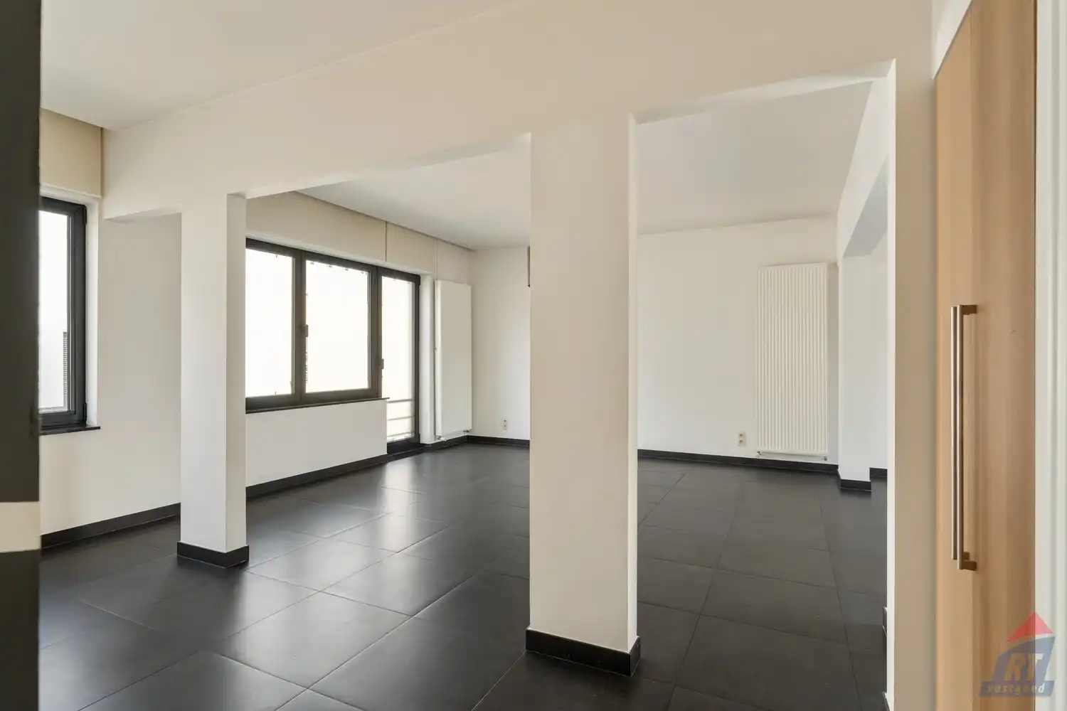 Veelzijdig pand met praktijkruimte en duplex appartement op toplocatie in Sint-Truiden foto 22