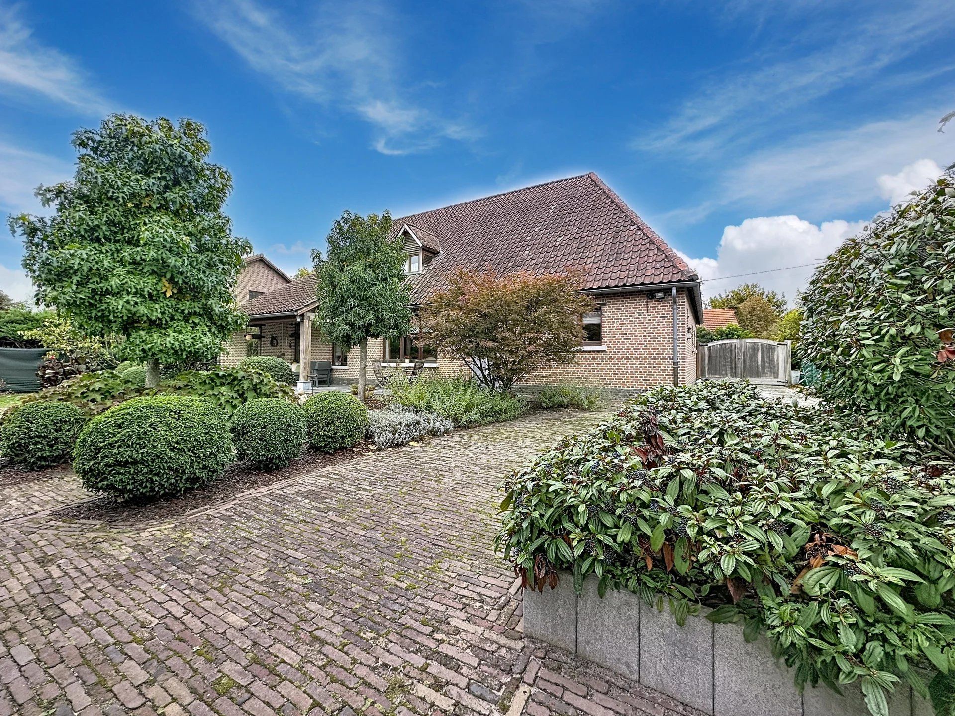 Zeer verzorgde landelijke woning op prachtig perceel met 3 slaapkamers en 2 badkamers. foto 49