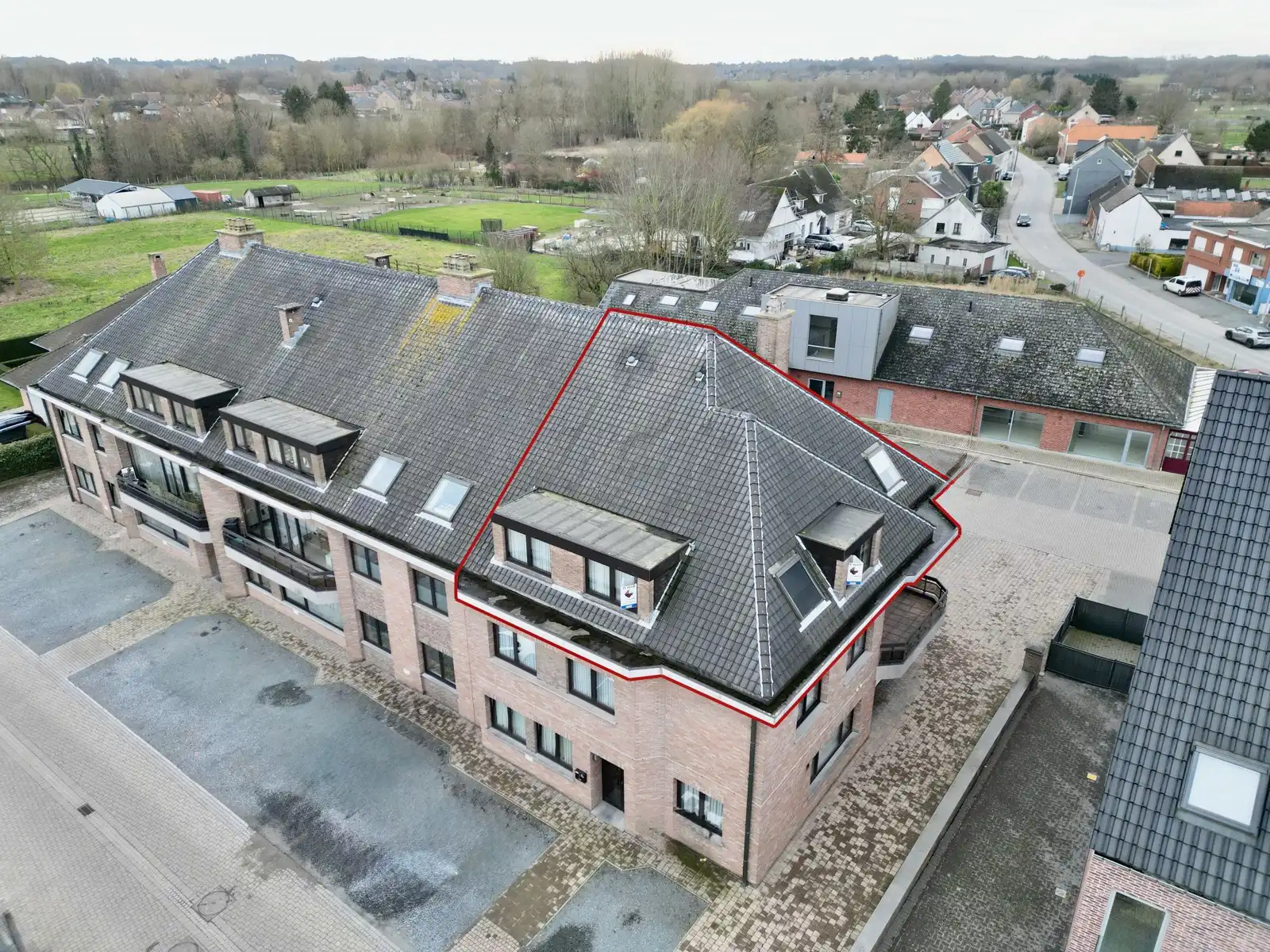 Centraal gelegen én Ruim dakappartement met 2 SLPK! foto 14