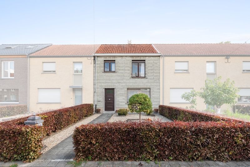 Hoofdfoto van de publicatie: Rumbeke - Robuuste woning met renovatiepotentieel in Roeselare