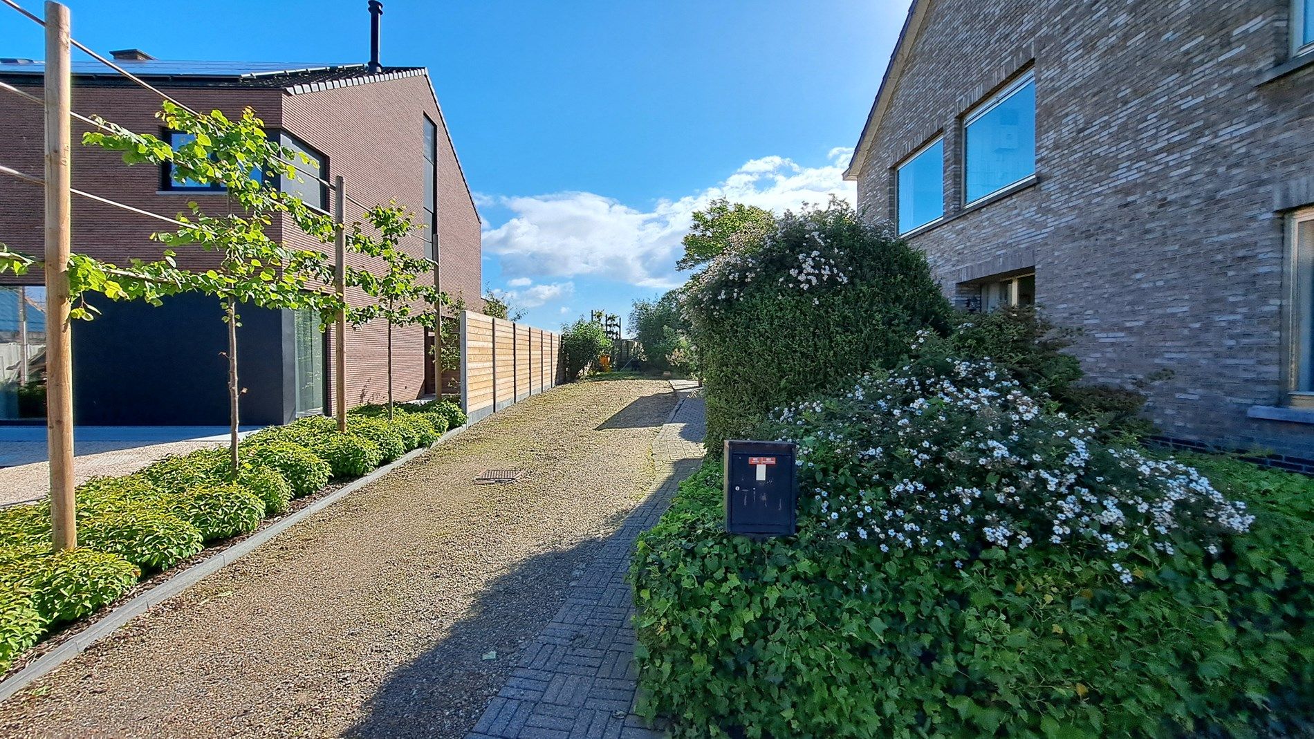 Gezinswoning met 5 slaapkamers en 2 badkamers foto 2