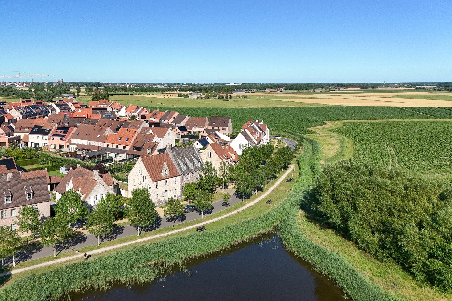 Bijzonder groot en goed onderhouden halfopen villa foto 29