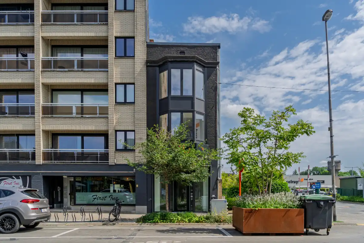 Gerenoveerde handelswoning met tuin op topligging foto {{pictureIndex}}