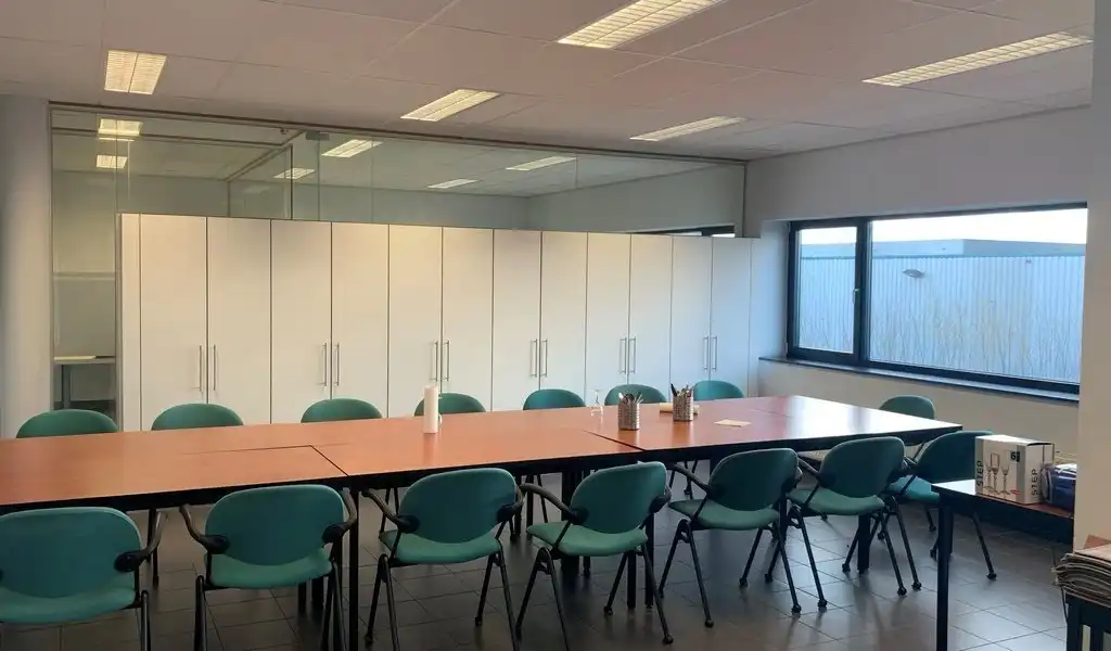 Kantoorruimte te huur vlakbij E313 in Geel foto 2