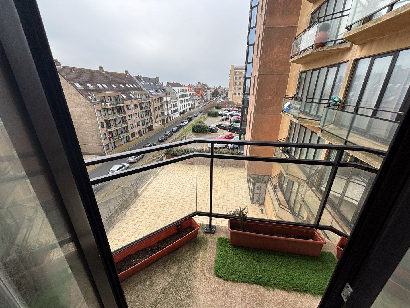 Ruim 2 à 3 slaapkamer appartement met balkon op de zeedijk foto 7