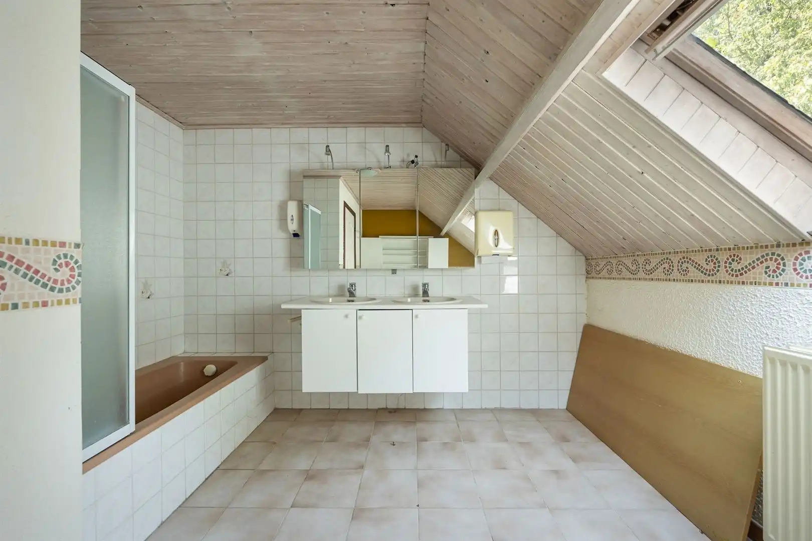 Karaktervolle half open villa met grote tuin 1.189m² in een rustige straat. foto 15