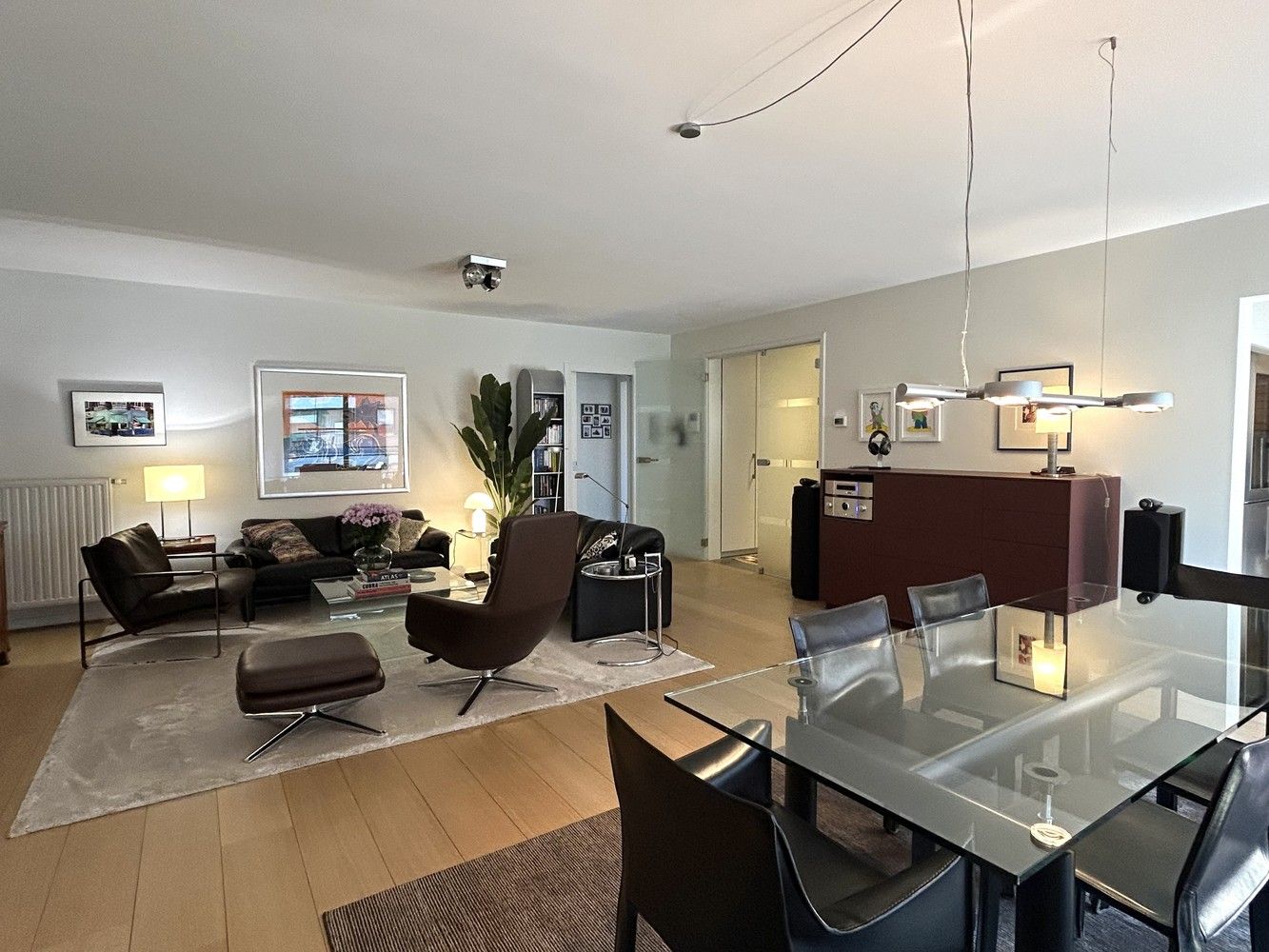 Luxueus afgewerkt appartement met terras en autostaanplaats nabij Sluispark foto 8