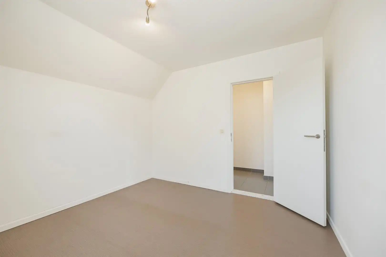 Lichtrijk dakappartement met 2 slaapkamers en ruim terras foto 15