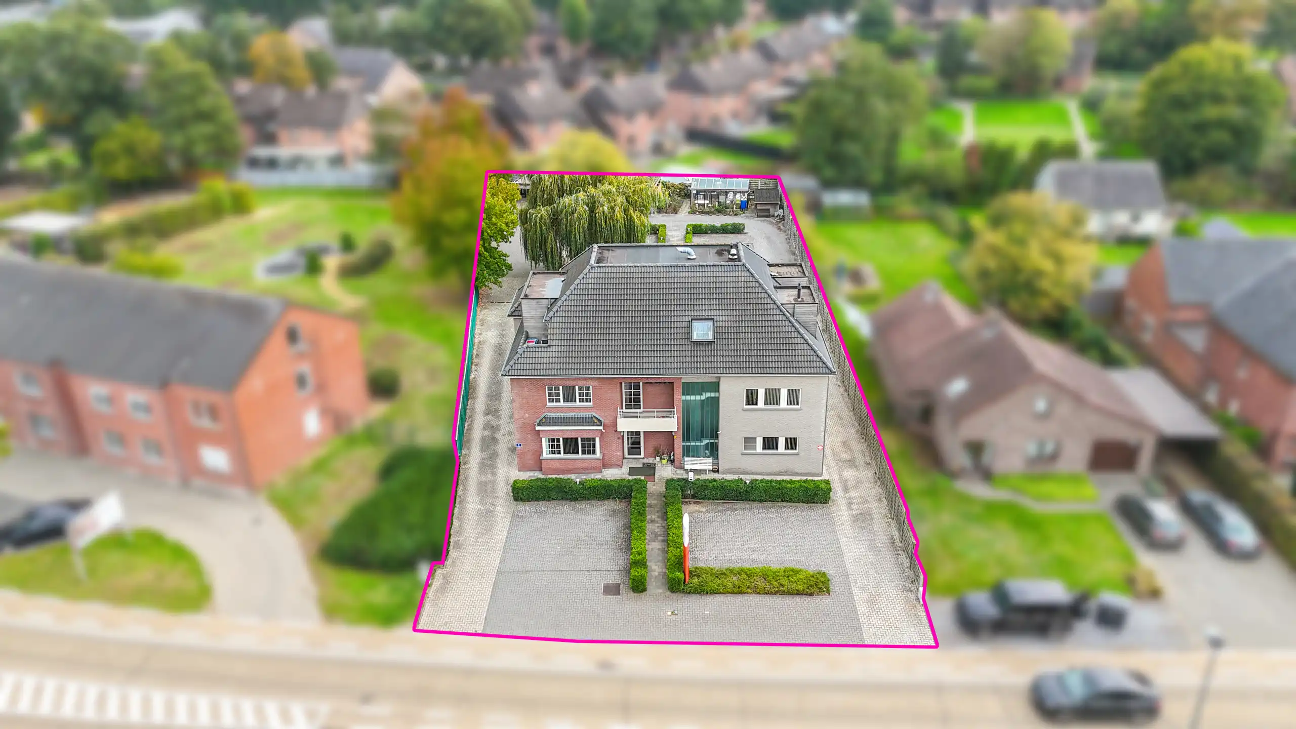 Veelzijdig investeringspand met 10 kamers, lift en kelder! foto {{pictureIndex}}