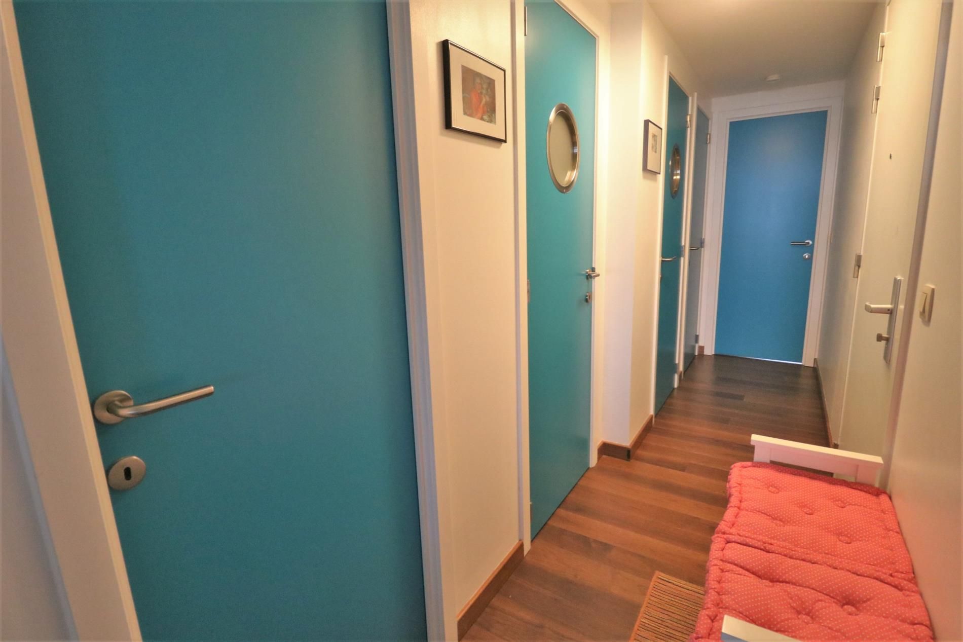 Luxueus 2-slaapkamer appartement met zonneterrassen en prachtig open zicht op de Spuikom te Bredene! foto 11