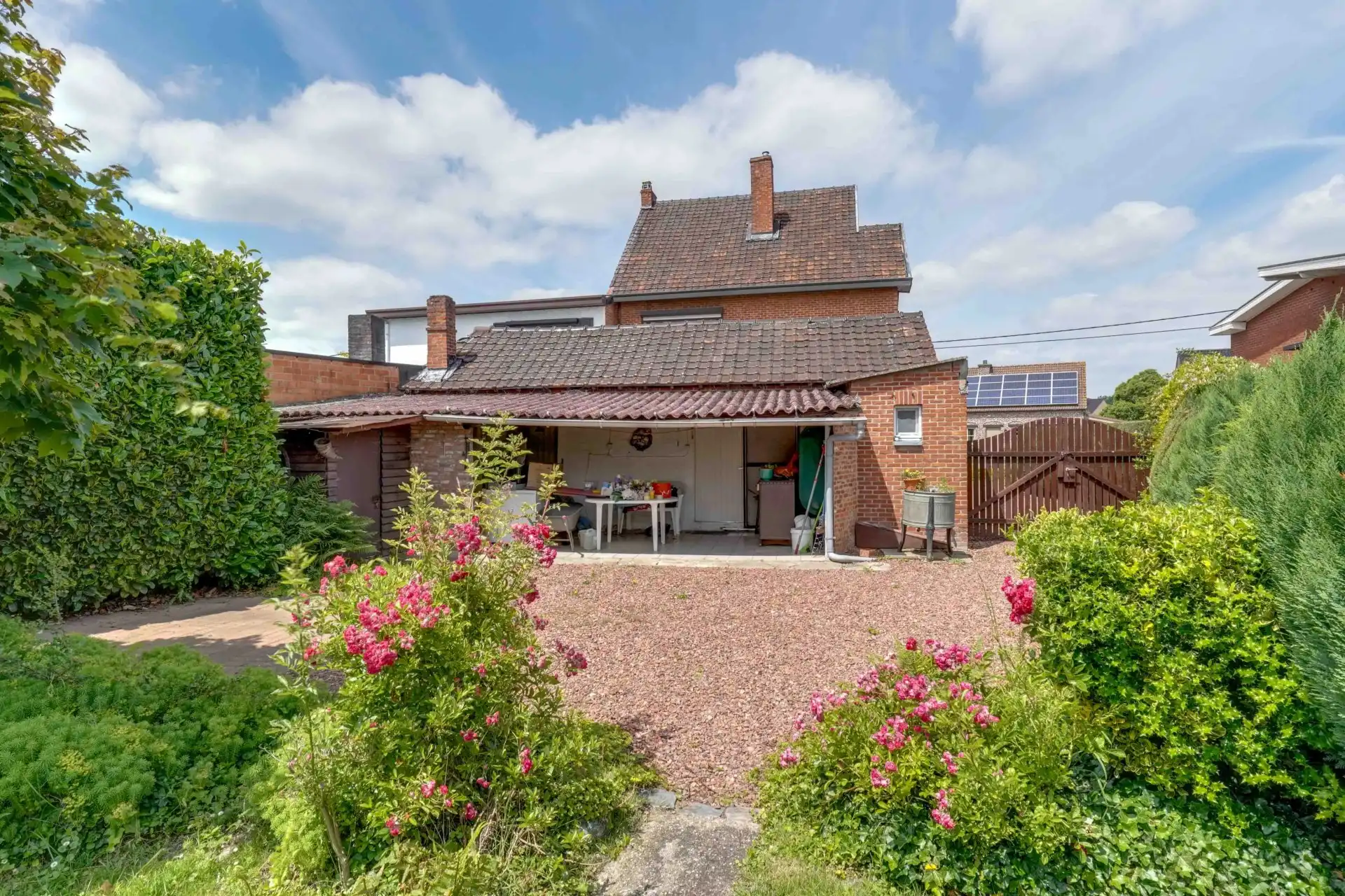 Ruime gezinswoning met tuin foto 28