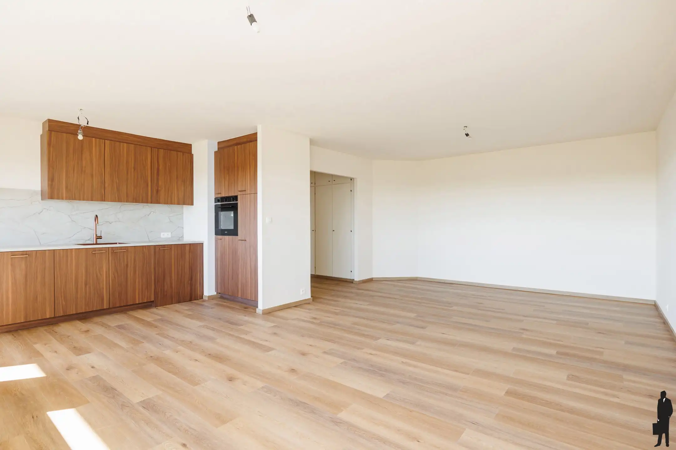 Gerenoveerd appartement met 2 slpks & dubbele garage  foto 5