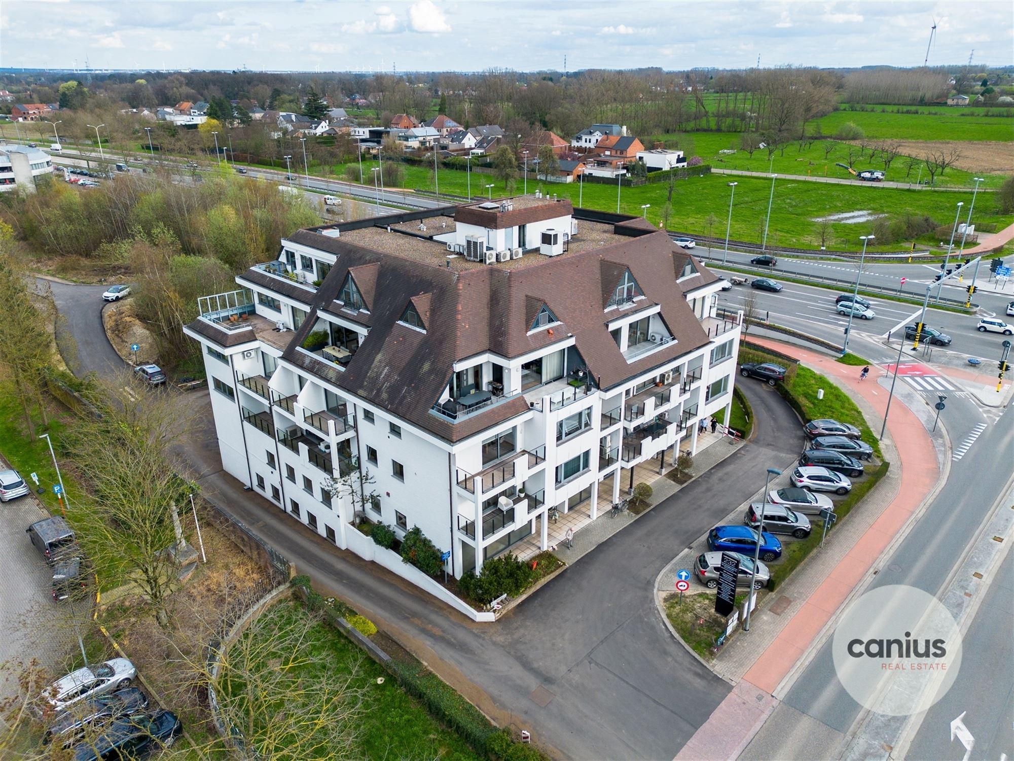 KANTOORRUIMTES MET PARKEERGELEGENHEID TE KOOP OP UNIEKE ZICHTLOCATIE TE HASSELT foto 4