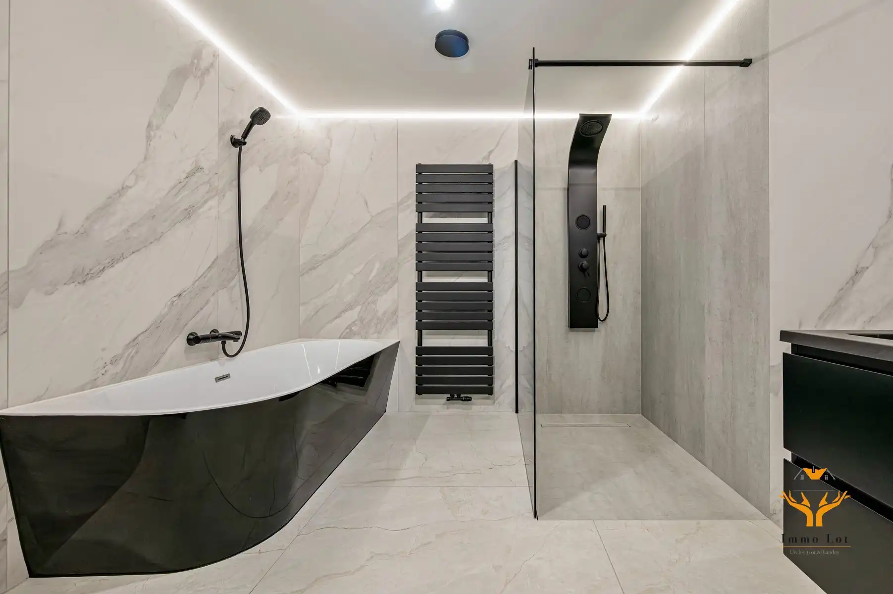 Ruime woning met magazijn  foto 11
