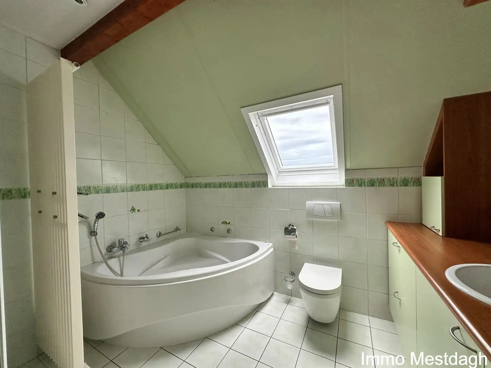 Gerenoveerde instapklare woning met tuin & terras & garages foto 26