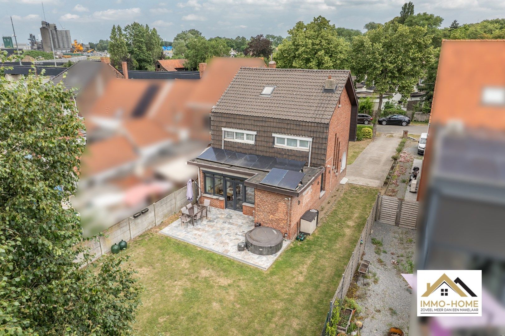 Vrijstaande volledig gerenoveerde woning met riante tuin te Oostakker foto 2