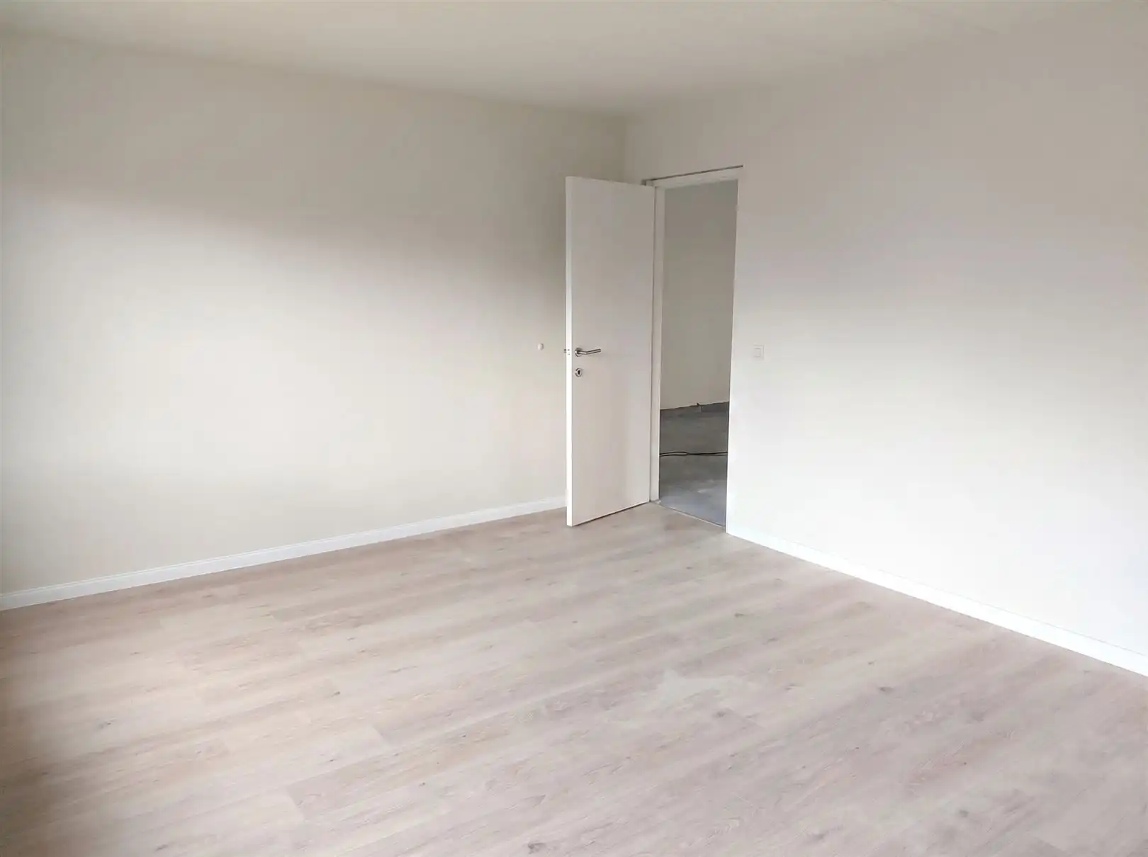 TE HUUR: Appartement met 2 slaapkamers en terras te Beverlo! foto 8