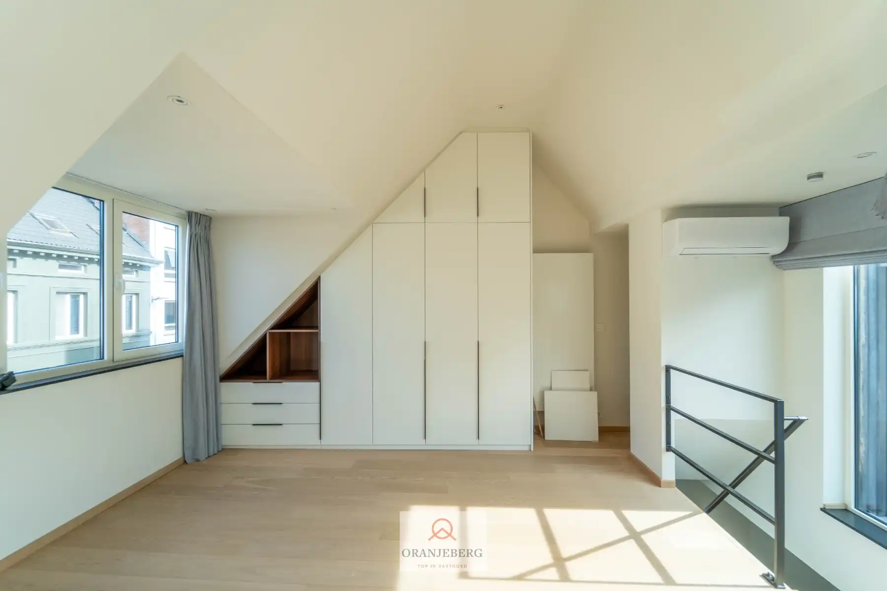 Charmant duplexappartement met terras nabij Sint-Annaplein foto 12