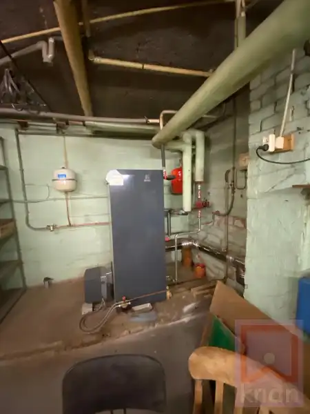 Ruime woning met tuin, 2 grote garages en kelder op grond groot 688m² foto 32