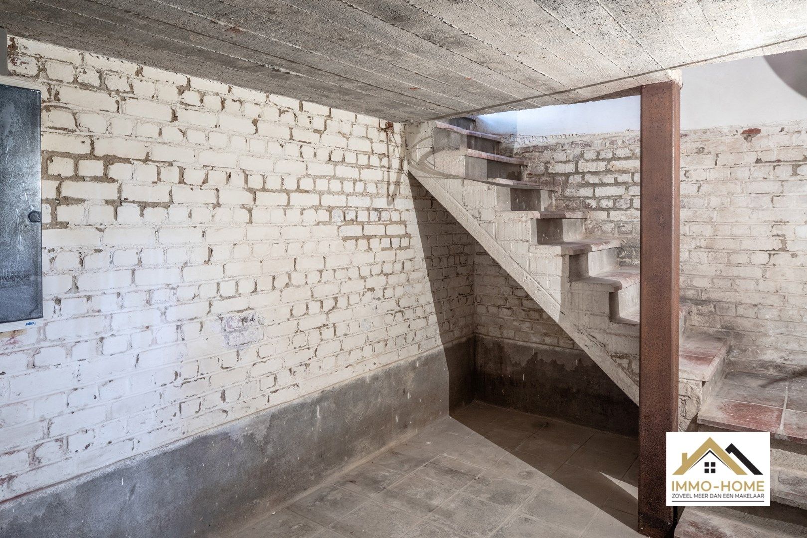 Eigendom( 2 appartementen) met loods en bijzonder veel potentieel foto 27