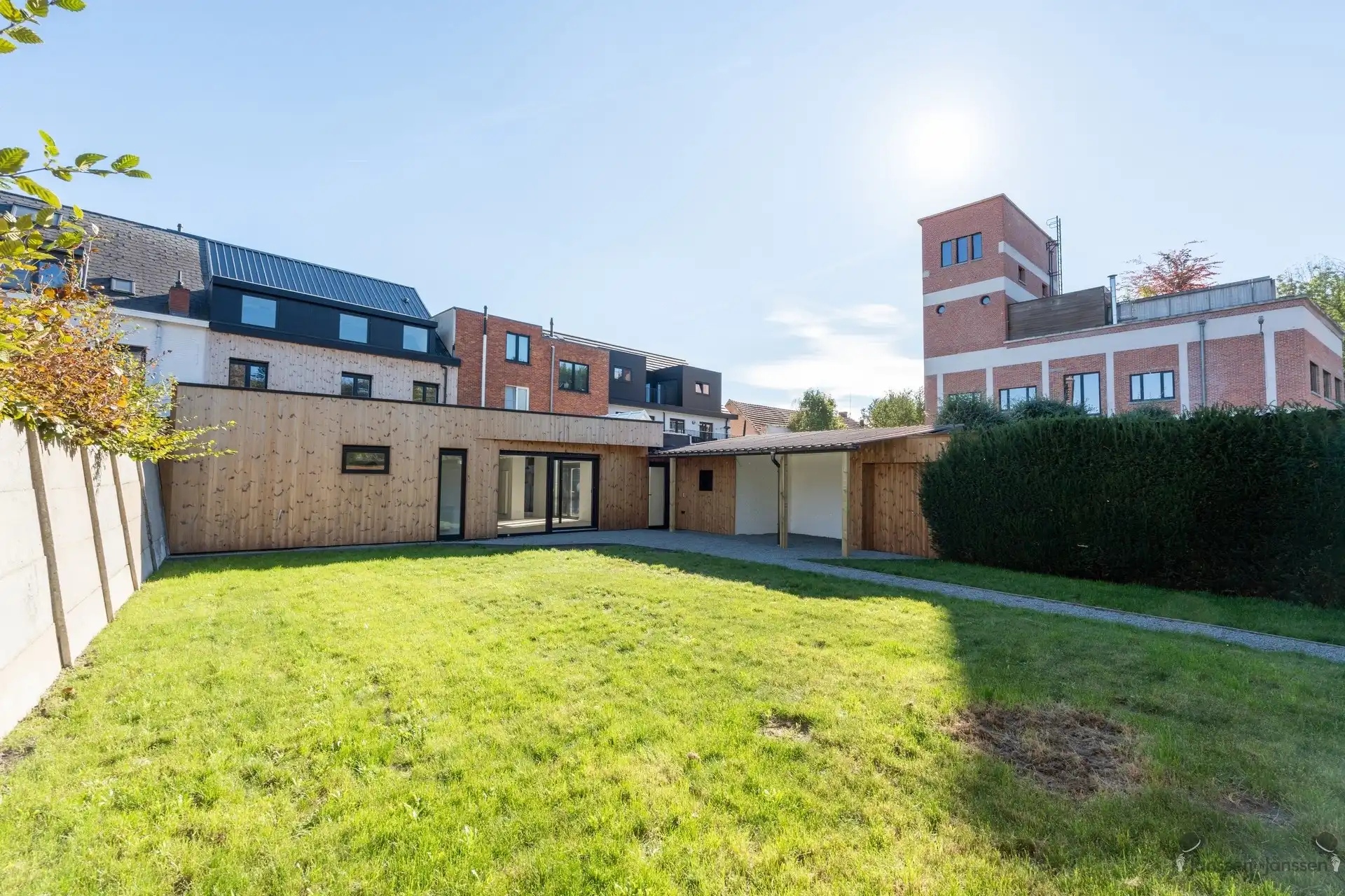 Luxueus gerenoveerd duplexappartement met 4 slaapkamers en private tuin foto 16