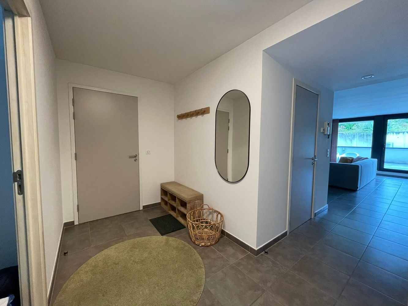 Instapklaar appartement met groot terras en inpandige parking foto 7