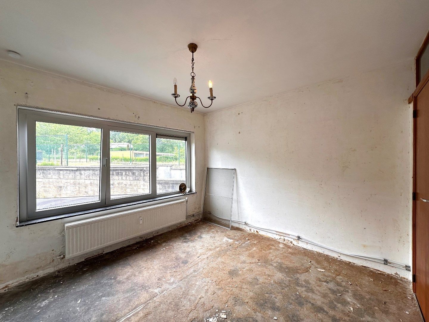 Te renoveren appartement met 2 slaapkamers en terras nabij het centrum van Tongeren foto 9