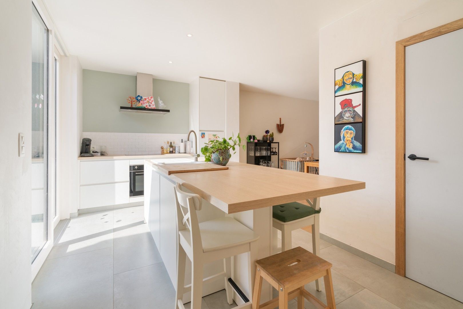 Lichtrijke, volledig gerenoveerde woning op rustige locatie met vlotte bereikbaarheid foto 6