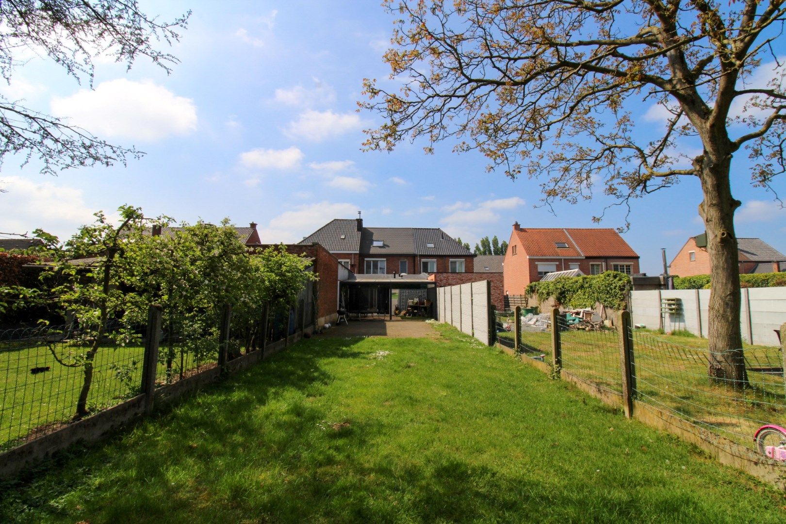 Verrassend ruime gezinswoning met energielabel B, vier slaapkamers en een uitgestrekte diepe tuin te koop in Sint-Niklaas! foto 12