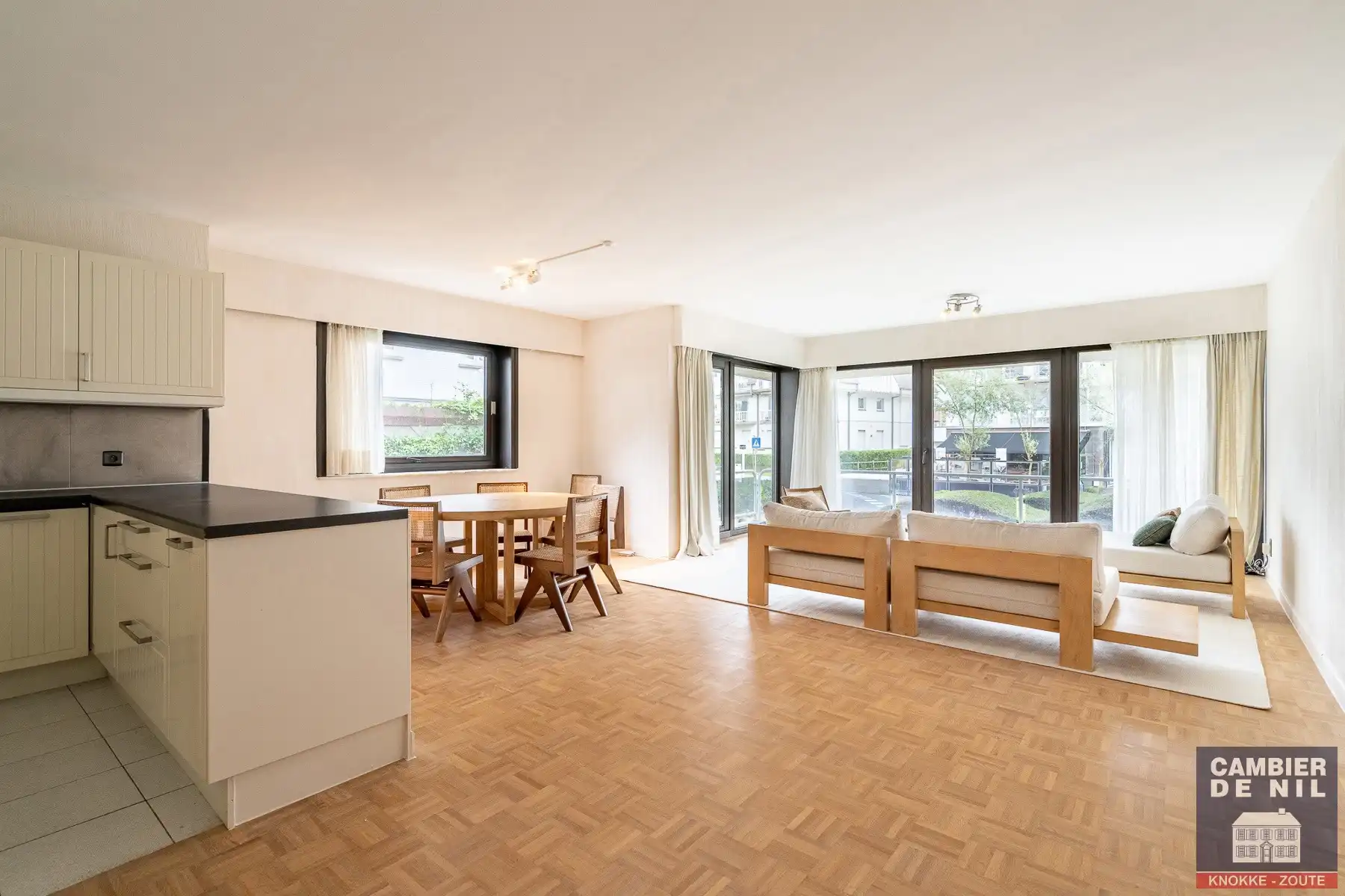 Ruim, ongemeubeld hoekappartement nabij het Albertplein  foto 7