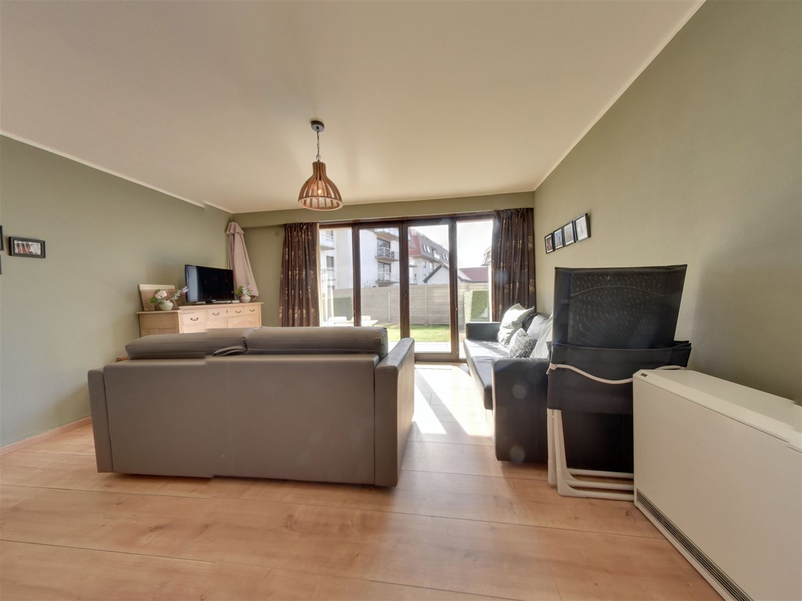 appartement met ruim terras en tuin foto 4