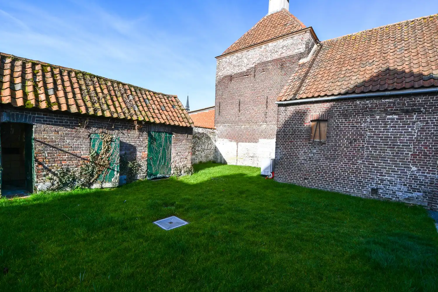 Volledig gerenoveerde dorpswoning met 3 slaapkamers foto 12