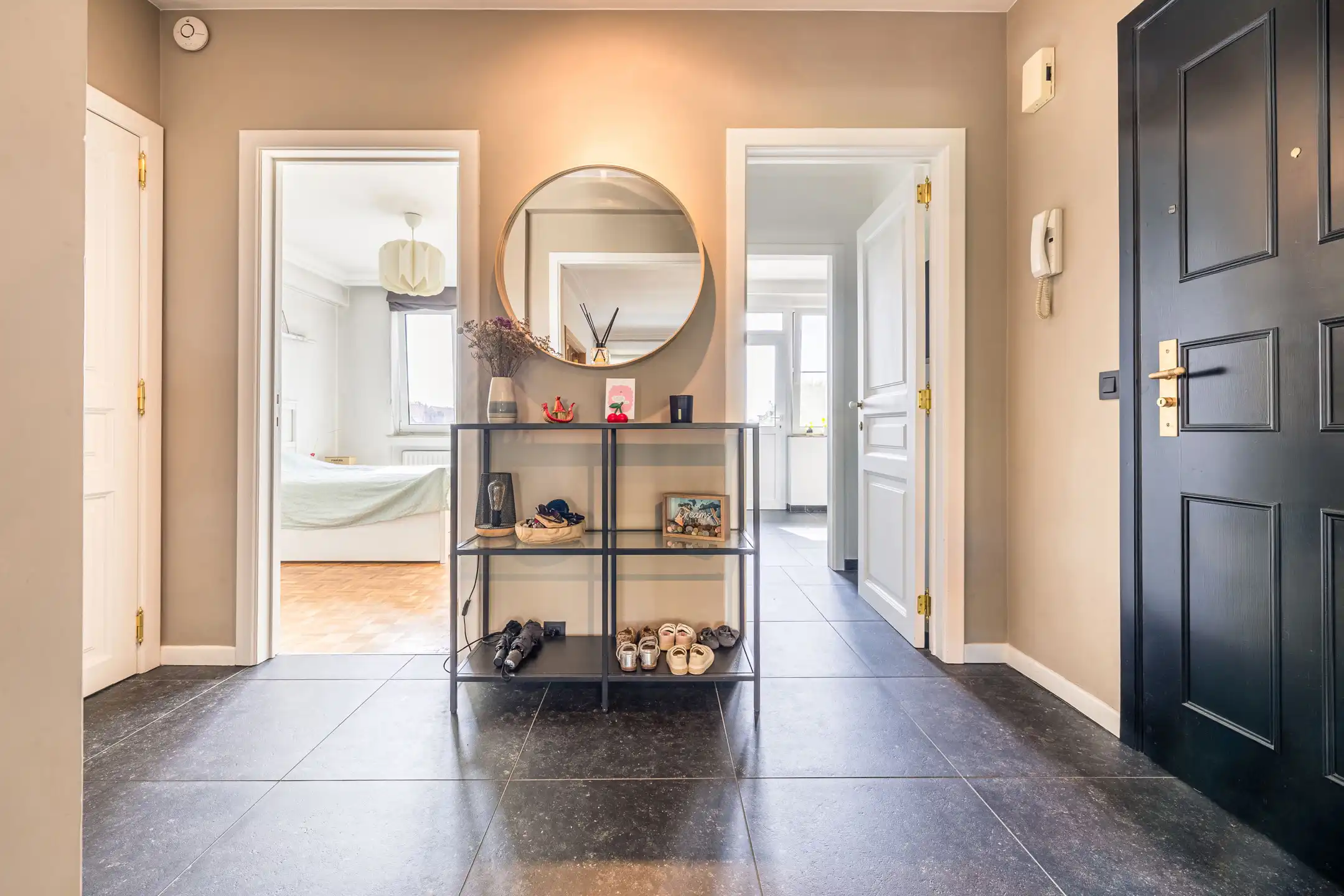 Mooi appartement met 2 slaapkamers, terras en kelder foto 12