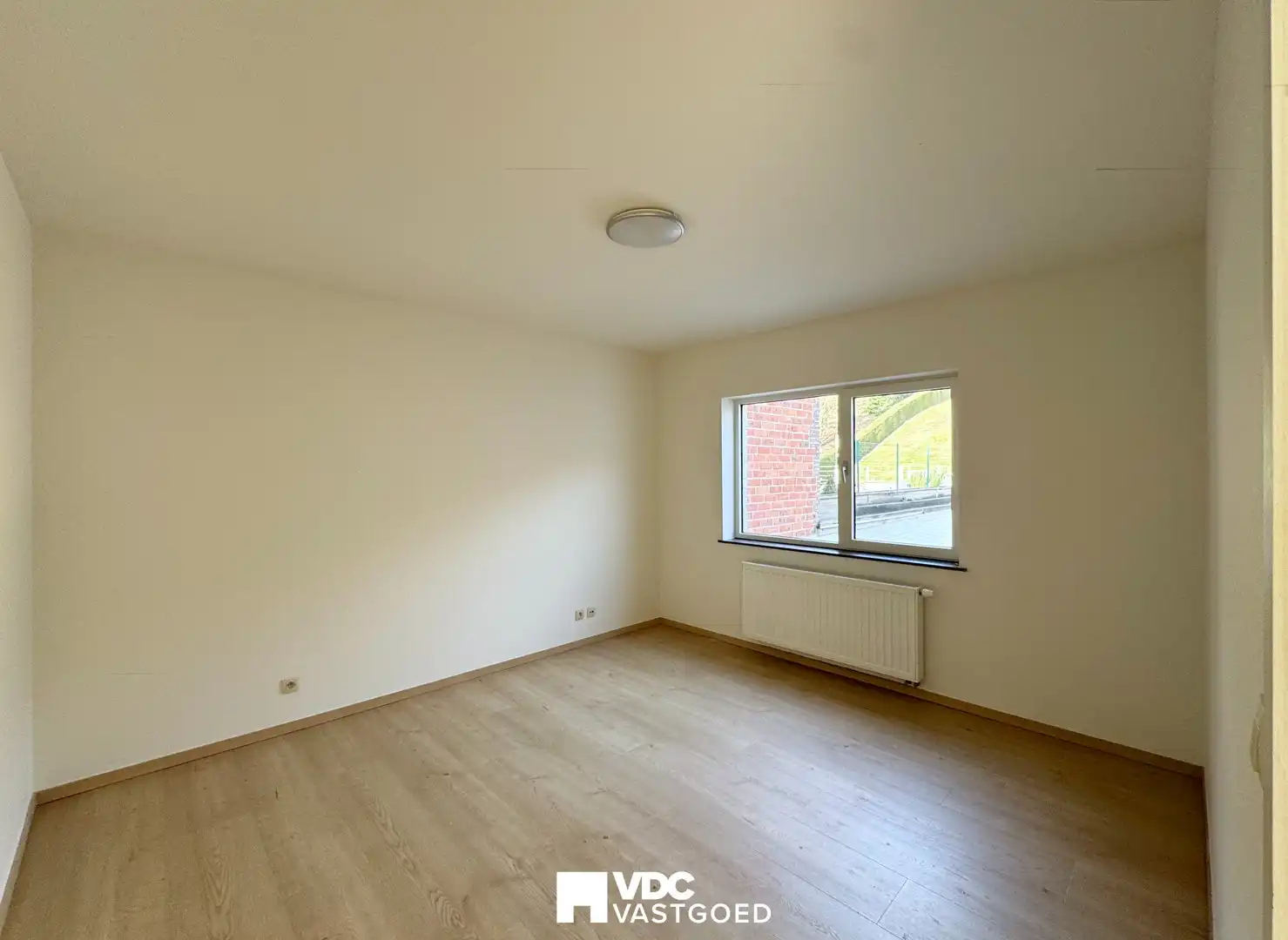 Instapklare gerenoveerde woning met 6 slaapkamers, tuin, terras en 2 parkeerplaatsen foto 9