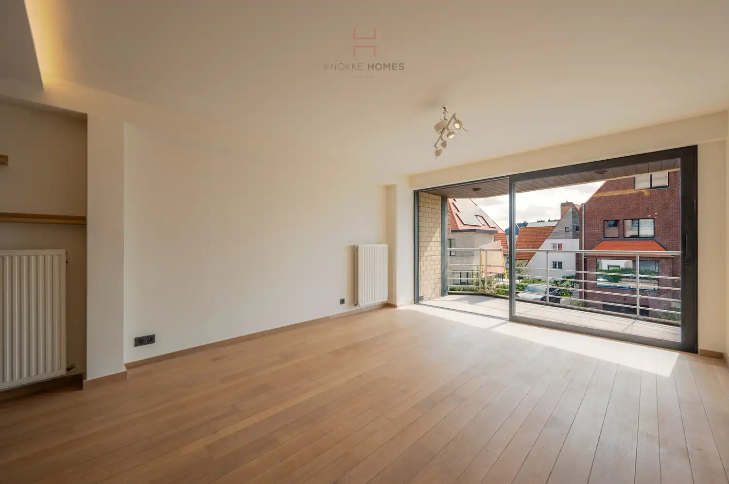 Gerenoveerd 3-kamerappartement met Zuidgericht terras vlakbij het Albertstrand foto 2