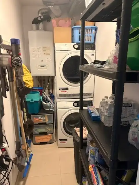 Ongemeubeld tweeslaapkamer-appartement in moderne residentie in Mariakerke foto 14