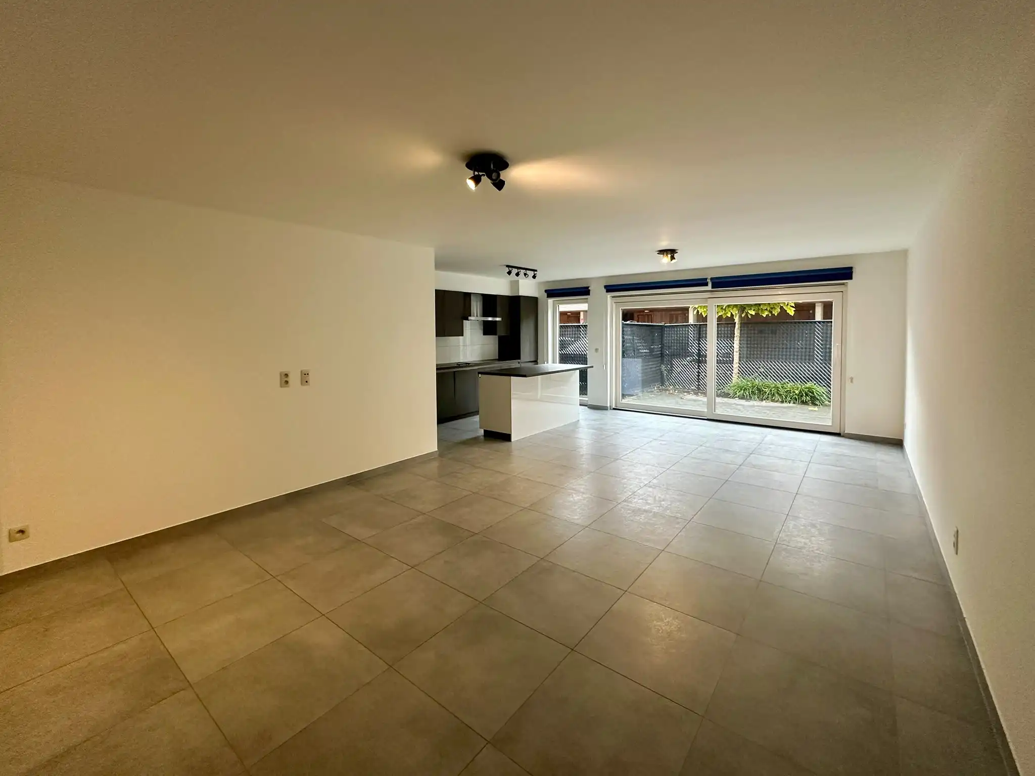 Gelijkvloers appartement met 2 slaapkamers, ruim terras en privé staanplaats foto 4