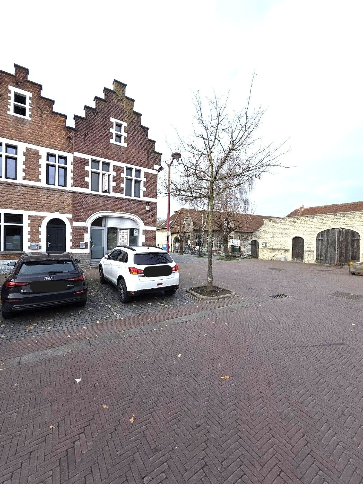 Half open bebouwing...op 't Pleintje in Perk... foto {{pictureIndex}}