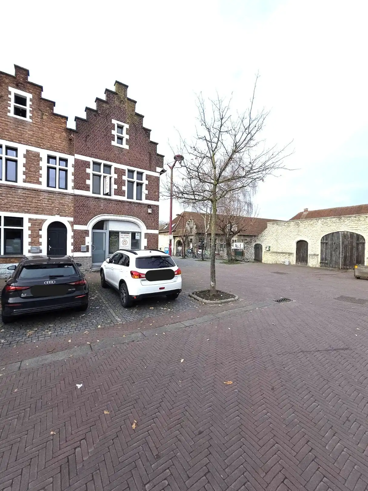 Half open bebouwing...op 't Pleintje in Perk... foto {{pictureIndex}}